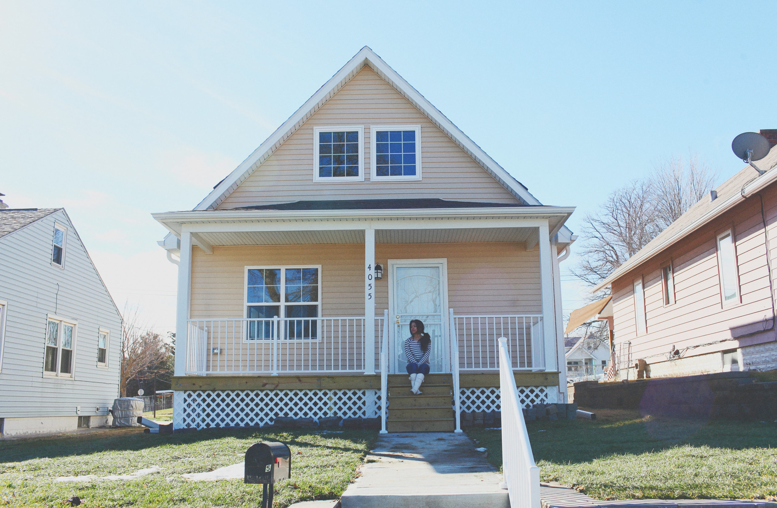 Habitat Omaha Women Build Homeowner on Her Front Porch