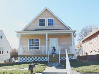 Habitat Omaha Women Build Homeowner on Her Front Porch